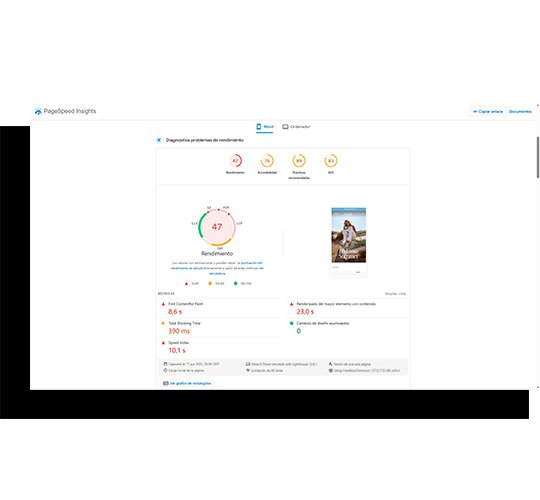 Auditoría y optimización mobile first En mobile, los test detectaban múltiples errores relacionados con usabilidad y accesibilidad. Se observó que los elementos clicables estaban demasiado juntos, el tamaño del texto dificultaba la lectura, y el contenido no se adaptaba correctamente al dispositivo. El diseño no se comportaba como responsive real. El rediseño se centró en ajustar el tamaño de botones y textos, mejorar la disposición de elementos y mostrar solo el contenido relevante para facilitar la navegación desde dispositivos móviles. El objetivo fue ofrecer una experiencia optimizada y coherente con las exigencias de Google, especialmente tras obtener un 48/100 en accesibilidad mobile, con hasta 12 errores detectados.