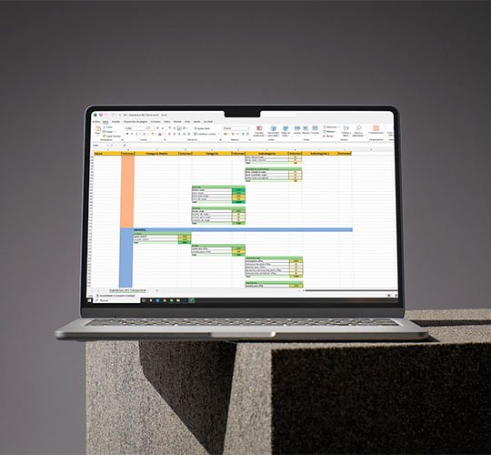 Implementación y optimización de la arquitectura web A partir del keyword research, se propuso una nueva arquitectura transaccional compuesta por 69 categorías, de las cuales 54 eran nuevas. Esta estructura se optimizó con las intenciones de búsqueda detectadas y resolvía los problemas de canibalización y agrupación incorrecta de productos. Cada categoría se pensó para atacar una intención de búsqueda específica de compra, facilitando tanto la navegación del usuario como el rastreo e indexación por parte de Google.