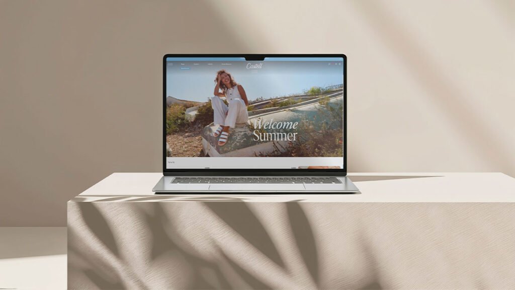 Mejora de la visibilidad online para una marca de eCommerce que fabrica sus propios productos Castell Menorca es una marca con más de 35 años de historia, especializada en la fabricación artesanal de calzado, con las típicas abarcas menorquinas como su producto estrella y de identidad. Su eCommerce, desarrollado en PrestaShop, ofrece miles de referencias entre modelos, colores y tallas para hombre, mujer y niño, abarcando distintas verticales como sandalias, botas o alpargatas. Venden tanto a nivel nacional como internacional, con fuerte reconocimiento de marca y un soporte en campañas de paid media y tráfico de marca. Su estilo combina tradición, diseño mediterráneo y producto sostenible. A pesar de contar con un catálogo amplio, atractivo y competitivo, su posicionamiento orgánico era muy mejorable. No por falta de interés del público ni de producto, sino por la ausencia de una estrategia SEO real. El tráfico SEO no representaba una fuente relevante de captación, y las páginas clave (home, categorías, fichas y blog) no estaban optimizadas ni estructuradas para responder a búsquedas transaccionales o informacionales. El reto fue construir una base SEO sólida sobre un proyecto ya consolidado a nivel comercial, pero débil en visibilidad orgánica. Desde la auditoría inicial hasta la implementación técnica, se trabajó para transformar la tienda en un eCommerce escalable, semánticamente optimizado y enfocado en atraer tráfico cualificado que convirtiera.